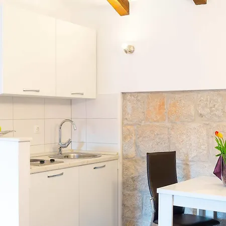 Oasis Apartment Split