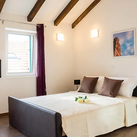 Oasis Apartment Split
